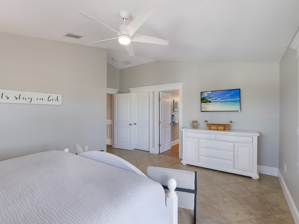 Primary Bedroom (3rd Floor), King bed