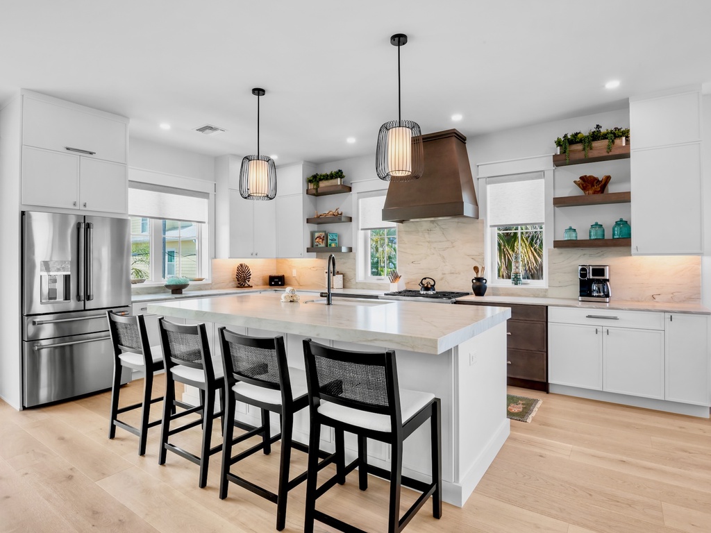 Fully Equipped Kitchen with Island