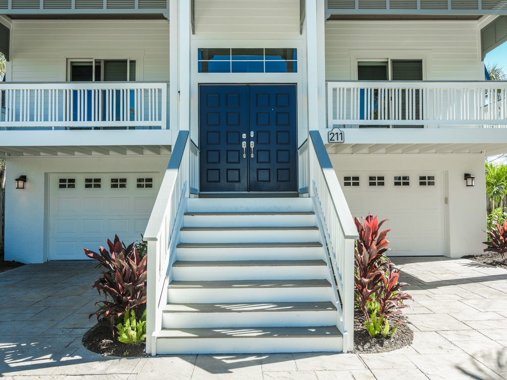 Castaway Cove by AMI Locals - Main Entrance