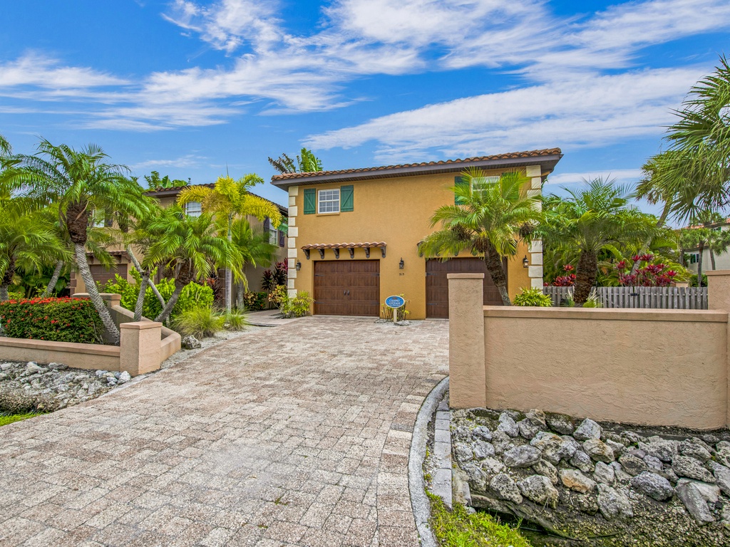 Exterior of Calypso Cottage by Anna Maria Vacations