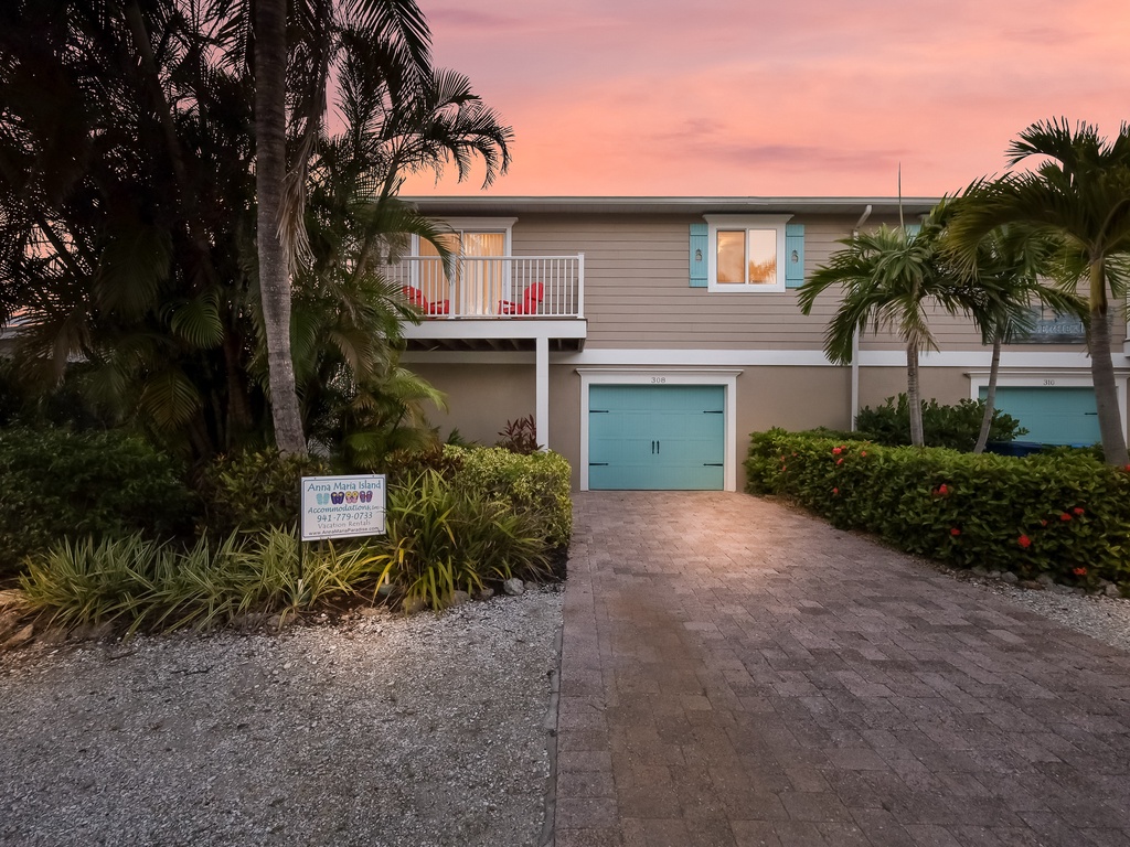 Pineapple Palms - By Anna Maria Island Accommodations