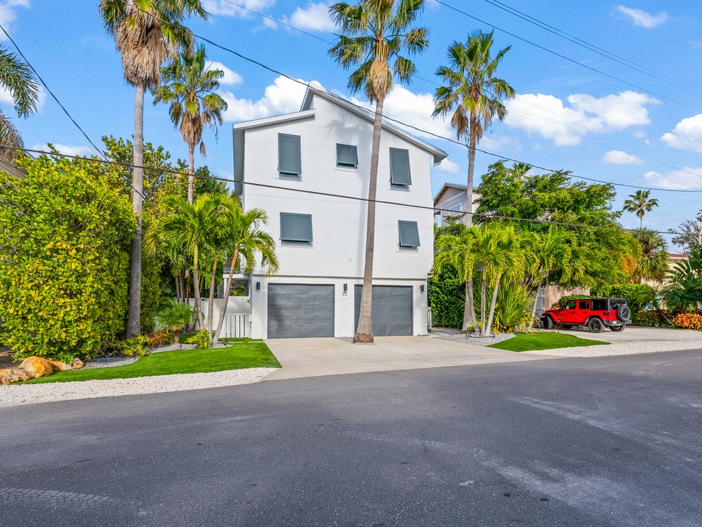 Inviting entry from the outside