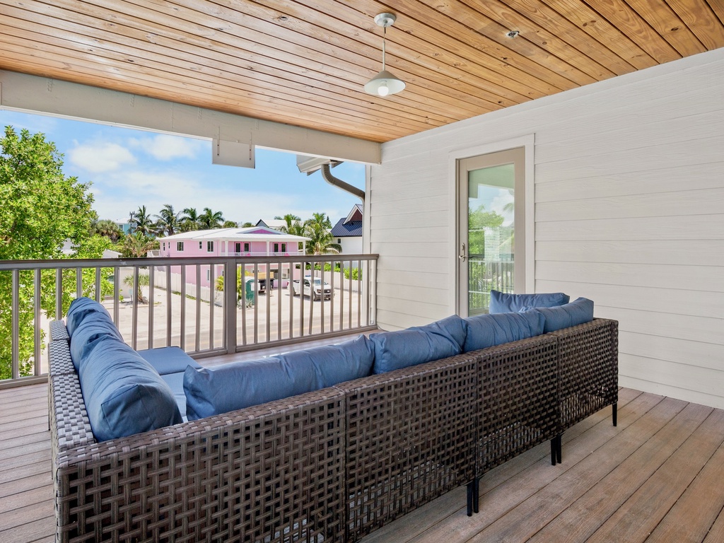 Front Balcony, Lounge Area