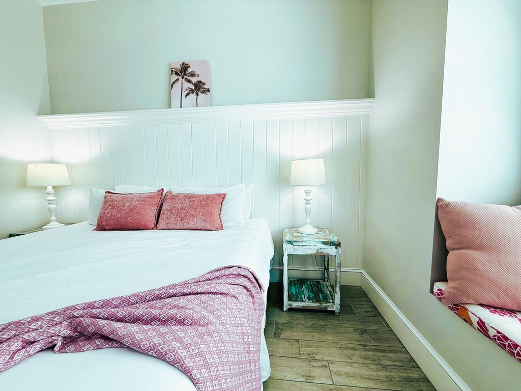 Second Bedroom - King Bed - Main Floor