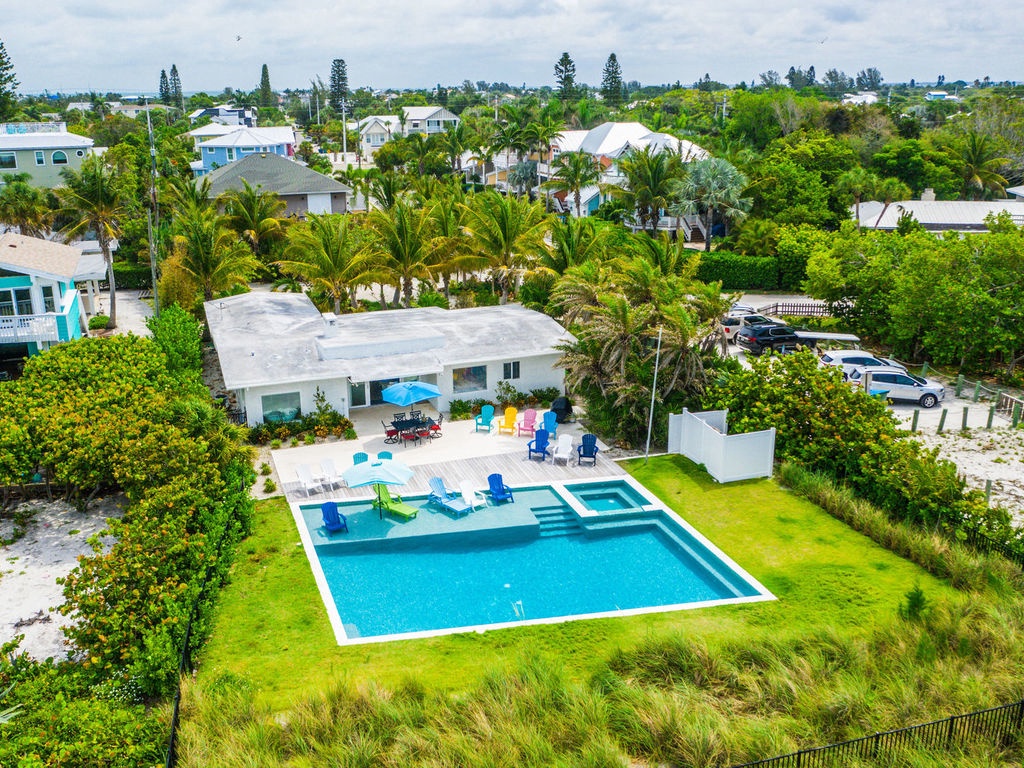 House with private swimming pool