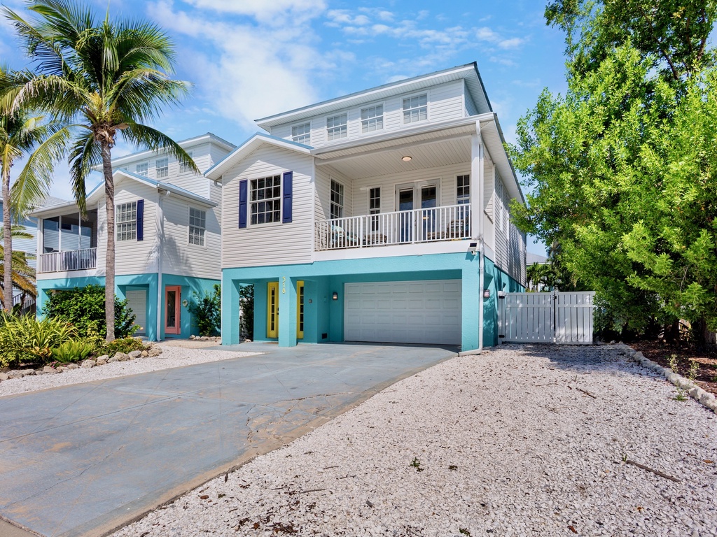 Coastal-style exterior entrance