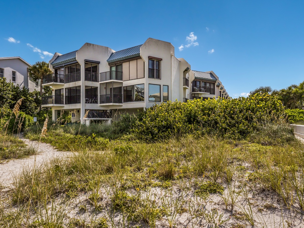 The Twins Hideaway at Sun Plaza West