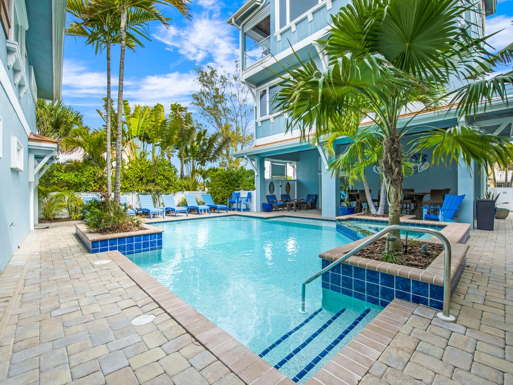 Large Private Pool - Between Side A and B