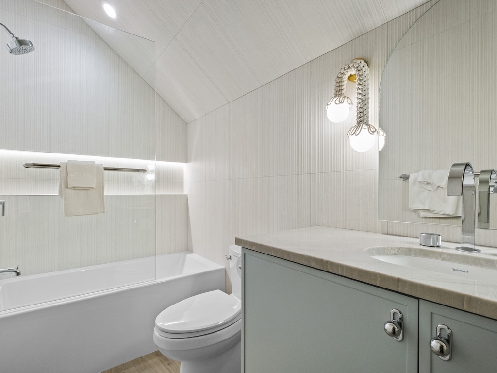 Fifth Bedroom, Ensuite Bathroom