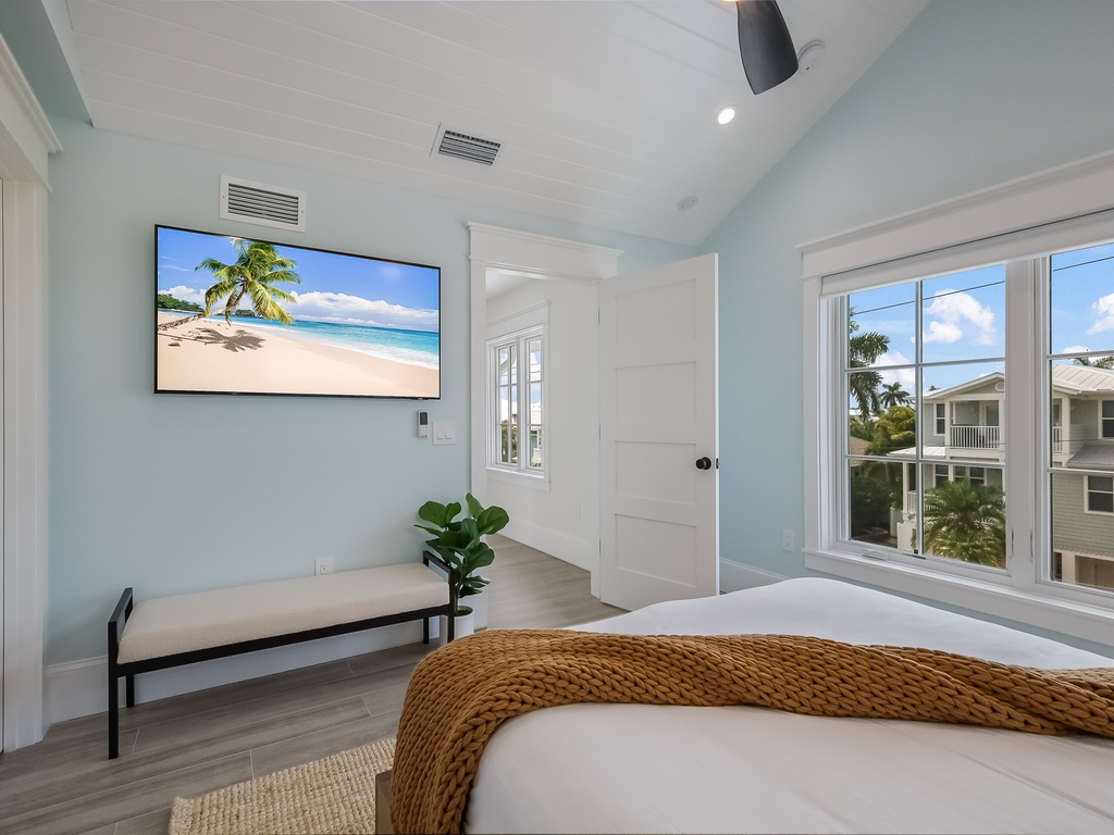 Third Bedroom - Queen