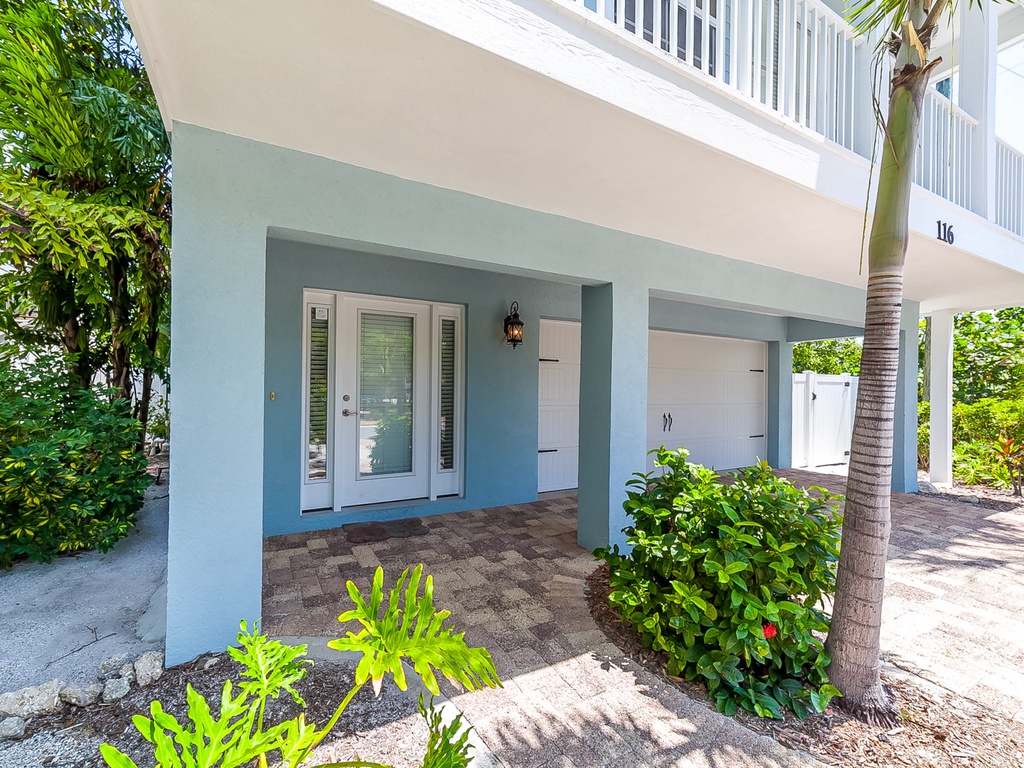 Inviting front entrance design