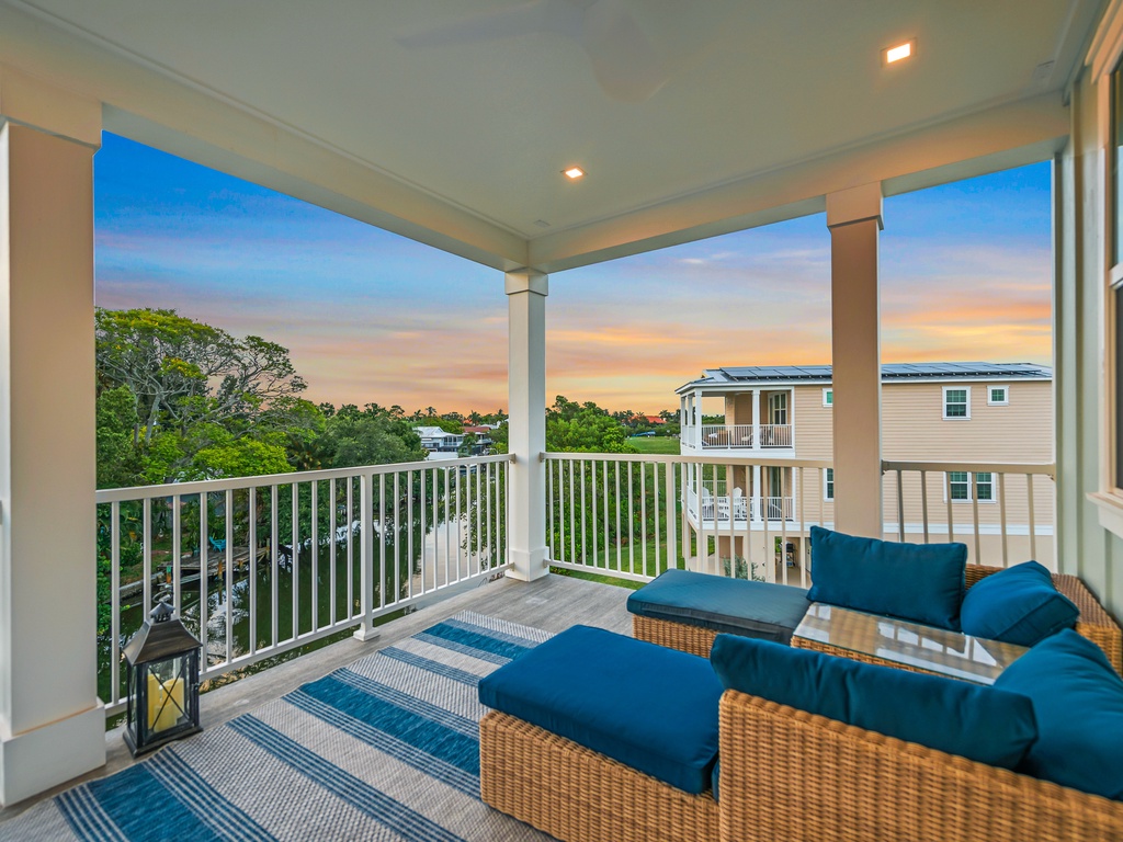 Balcony Views - Canal Front