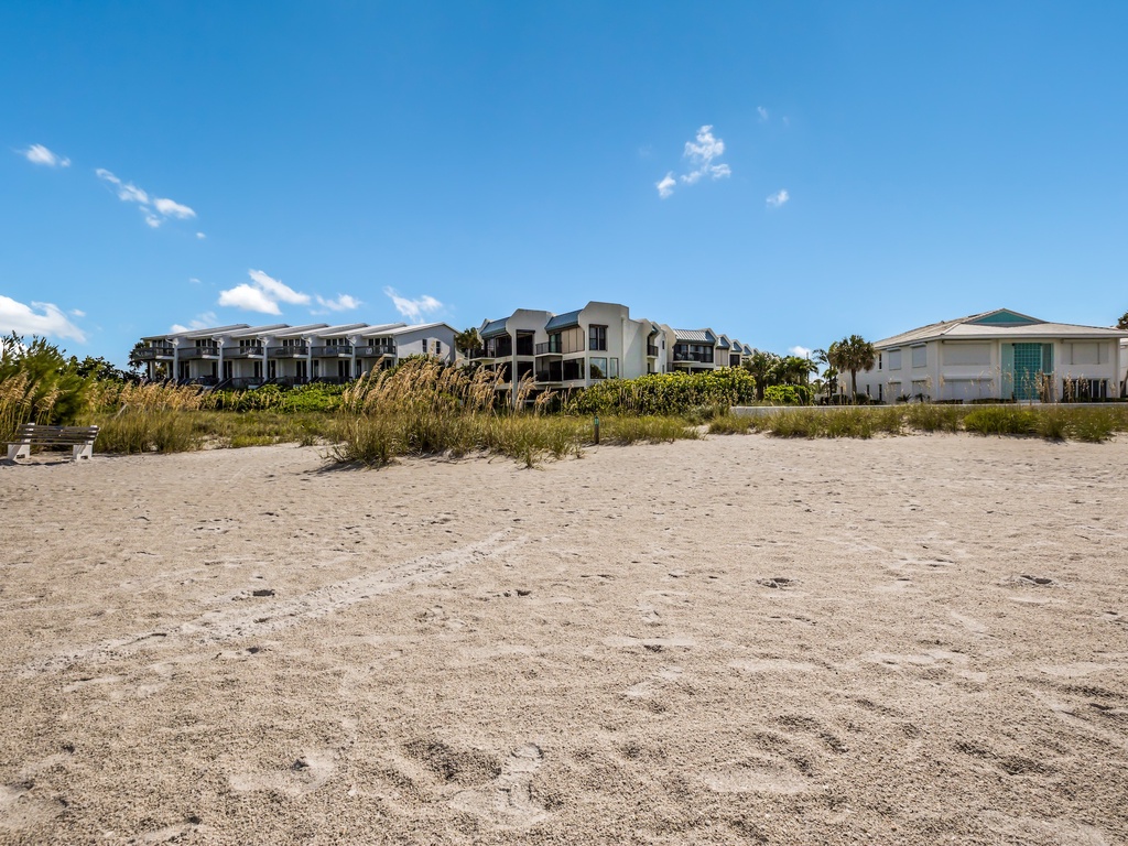 The Twins Hideaway at Sun Plaza West