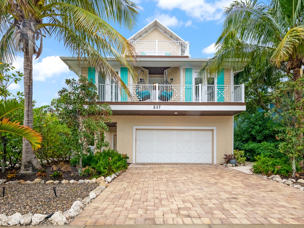 Exterior of Absolute Paradise - Anna Maria Vacations