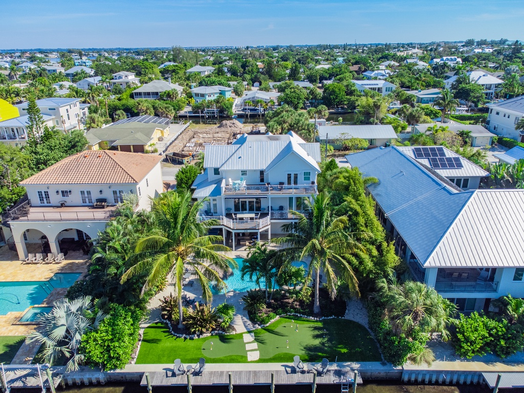 Serenity Beach - AMI Locals