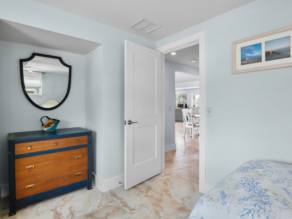 Second Bedroom, Two Twin beds