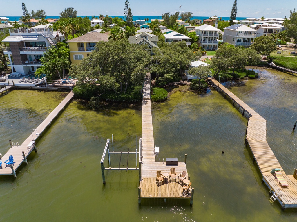 Bayfront and Close To Gulf Beaches