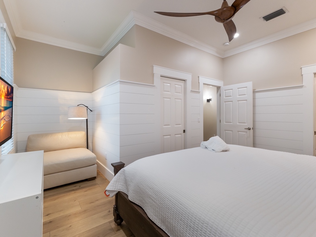 Second Bedroom, King