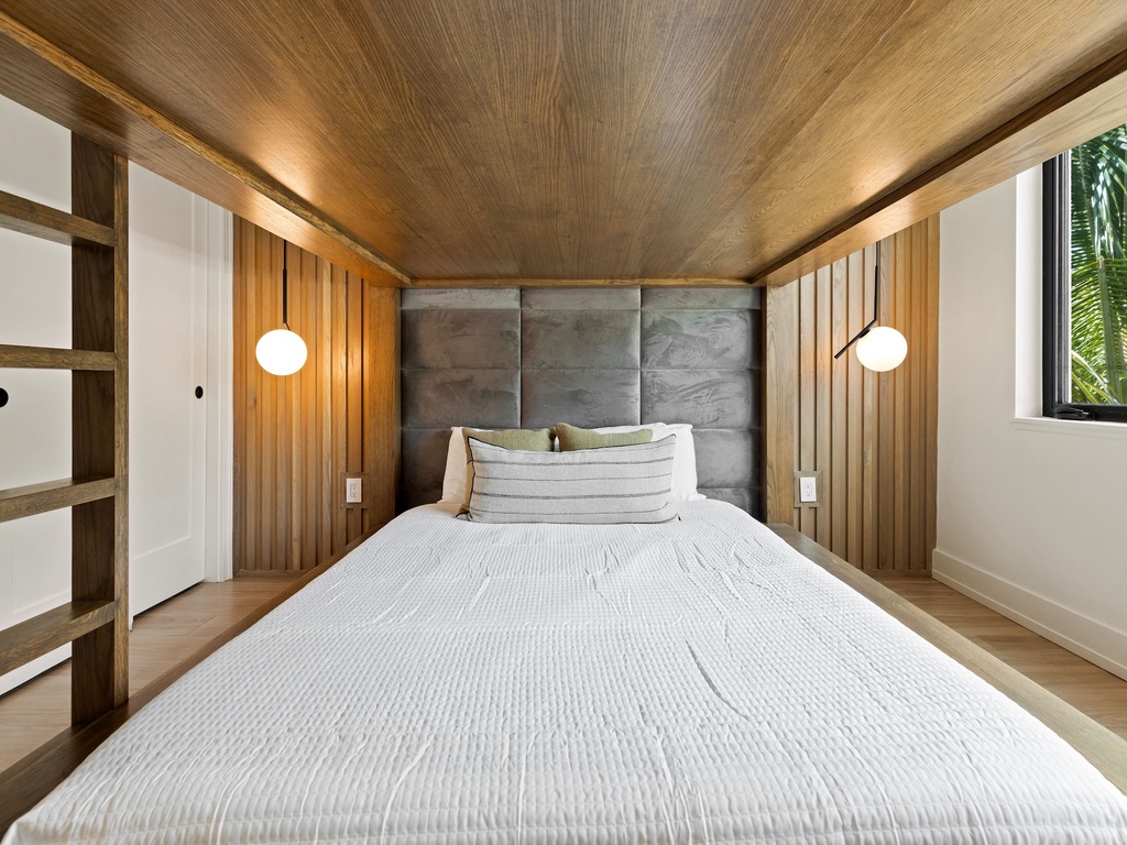 Fourth Bedroom, Queen/Queen Bunk