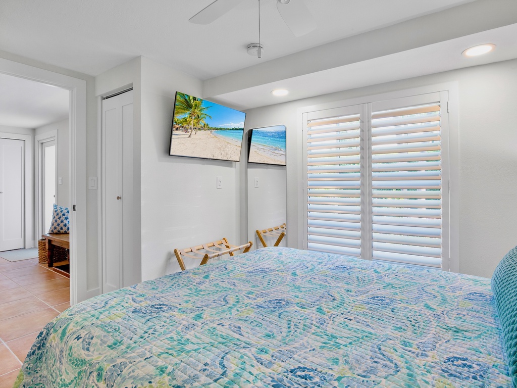 Third Bedroom, Queen bed