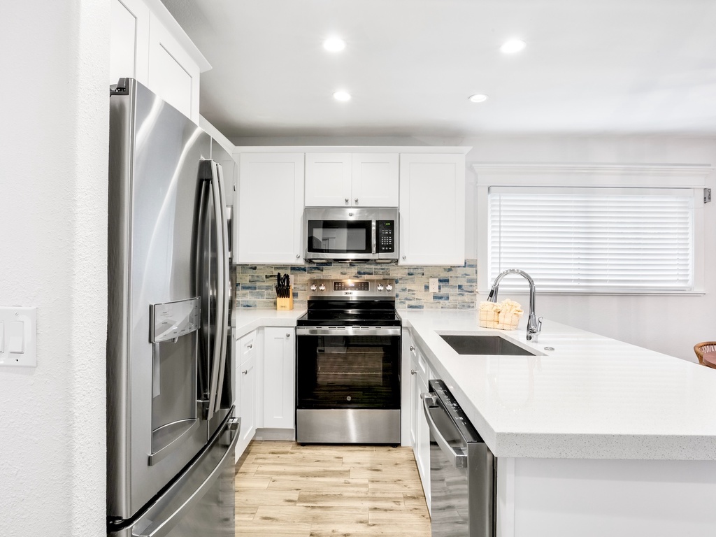 Fully equipped modern kitchen