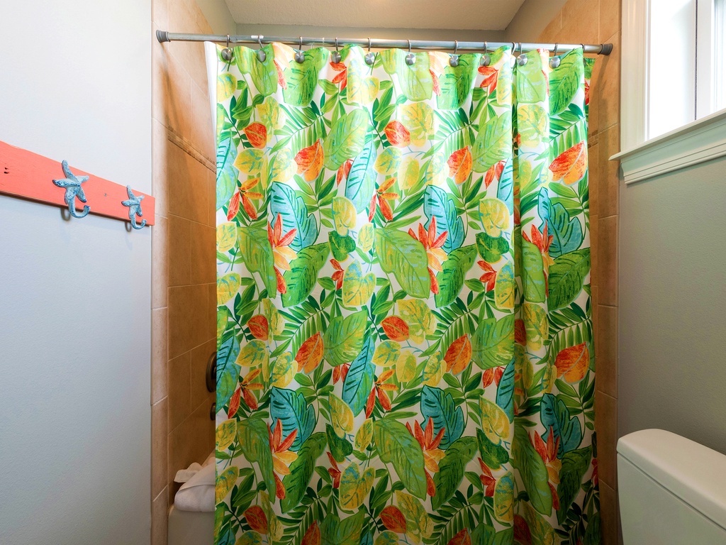 Full Guest Bathroom with Shower/Tub Combo