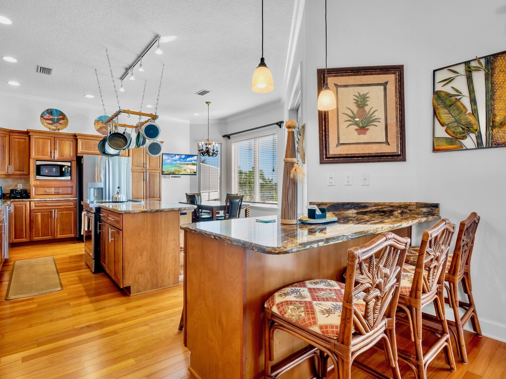 Stylish island for casual dining