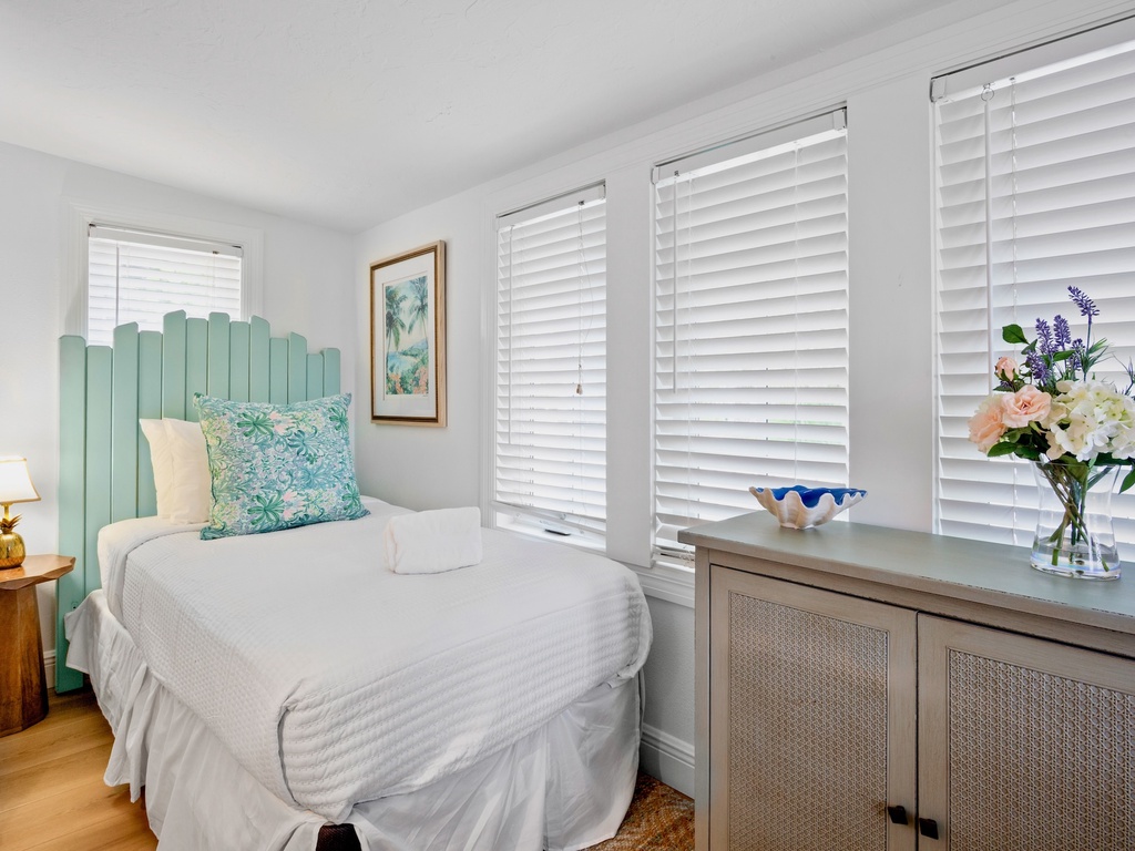 Fourth Bedroom (First Floor) - Two Twin Beds