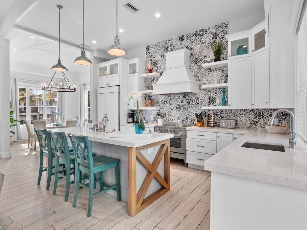 Kitchen and Breakfast bar