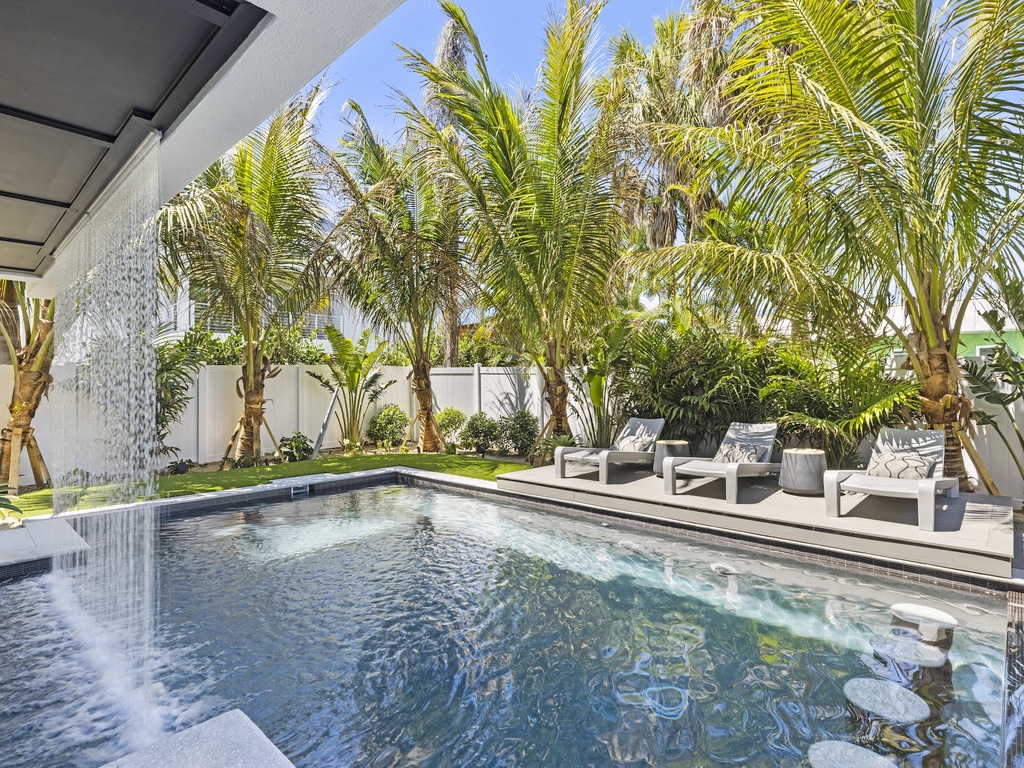 Private Pool with Sun Loungers