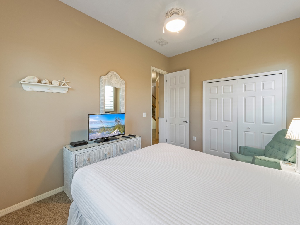 Third Bedroom - Queen