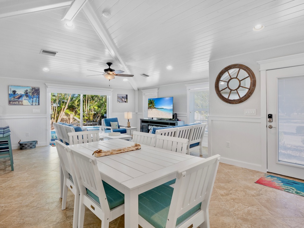 Dining area with tropical views