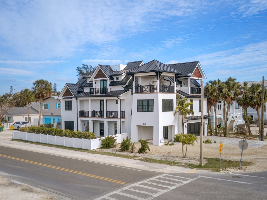 Cloud Nine On Pine by Anna Maria Island Accommodations