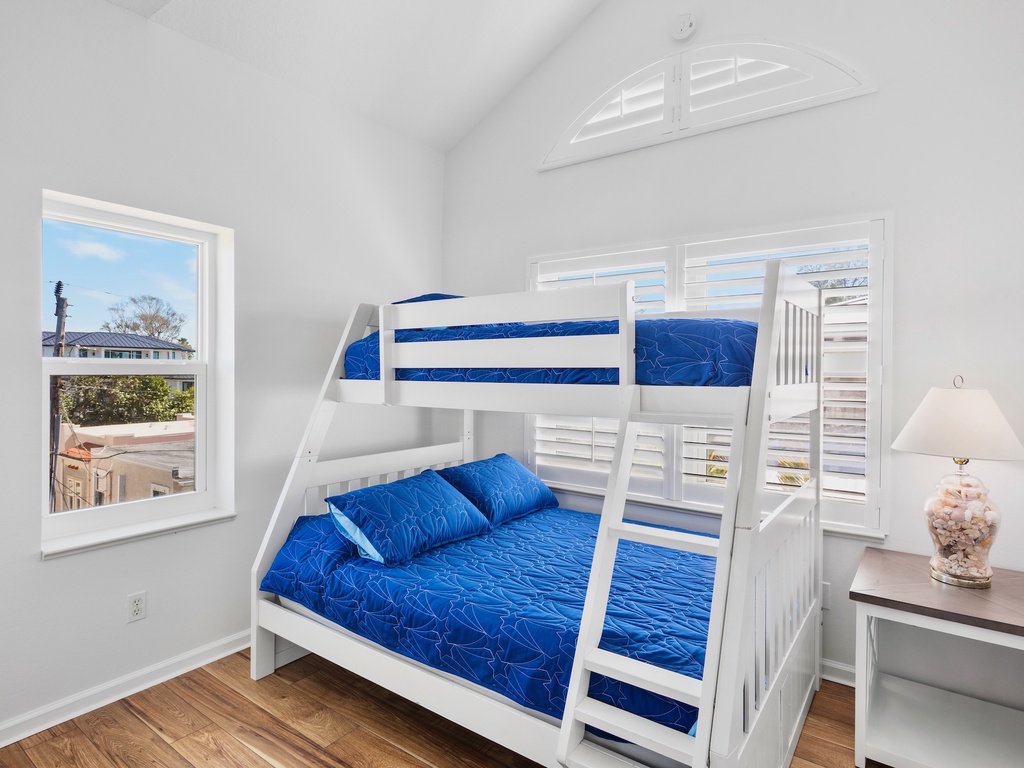 Fifth Bedroom, Twin/Full Bunk