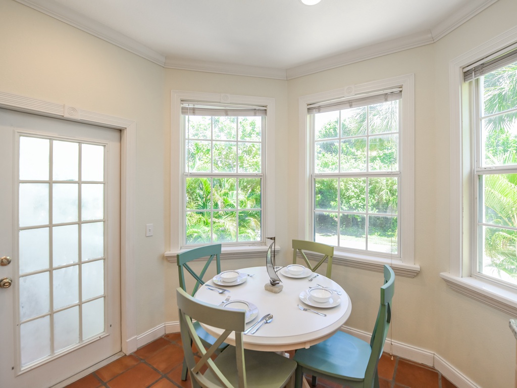 Kitchen Dining Area