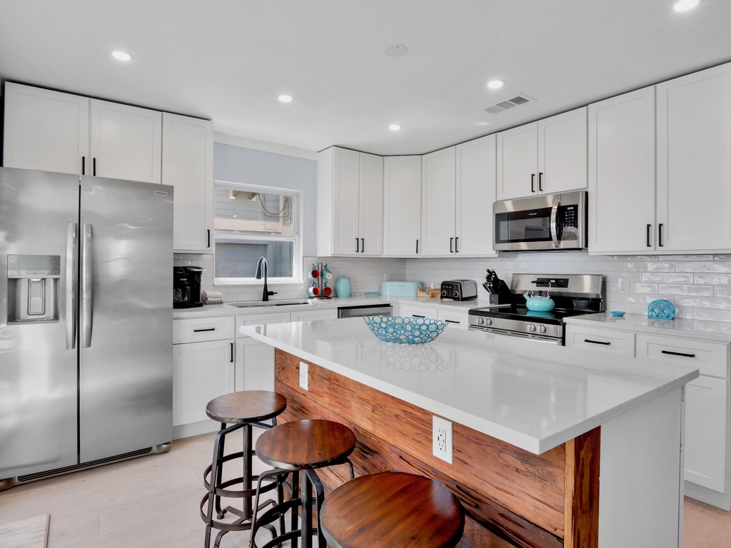Fully Equipped Kitchen with Appliances
