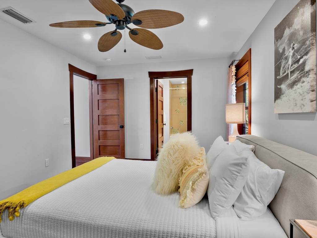 Second Bedroom, Queen bed