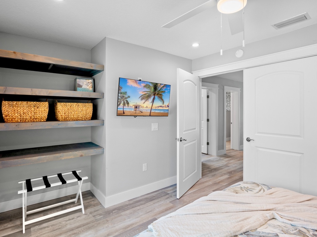 Second Bedroom, King