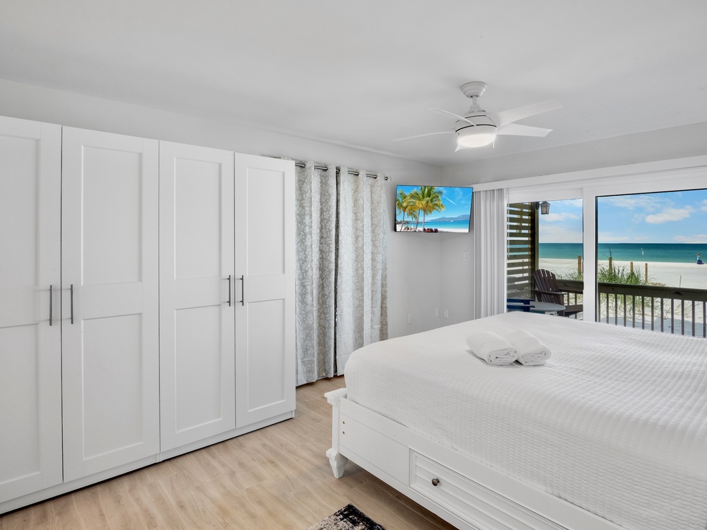 Primary Bedroom, King bed