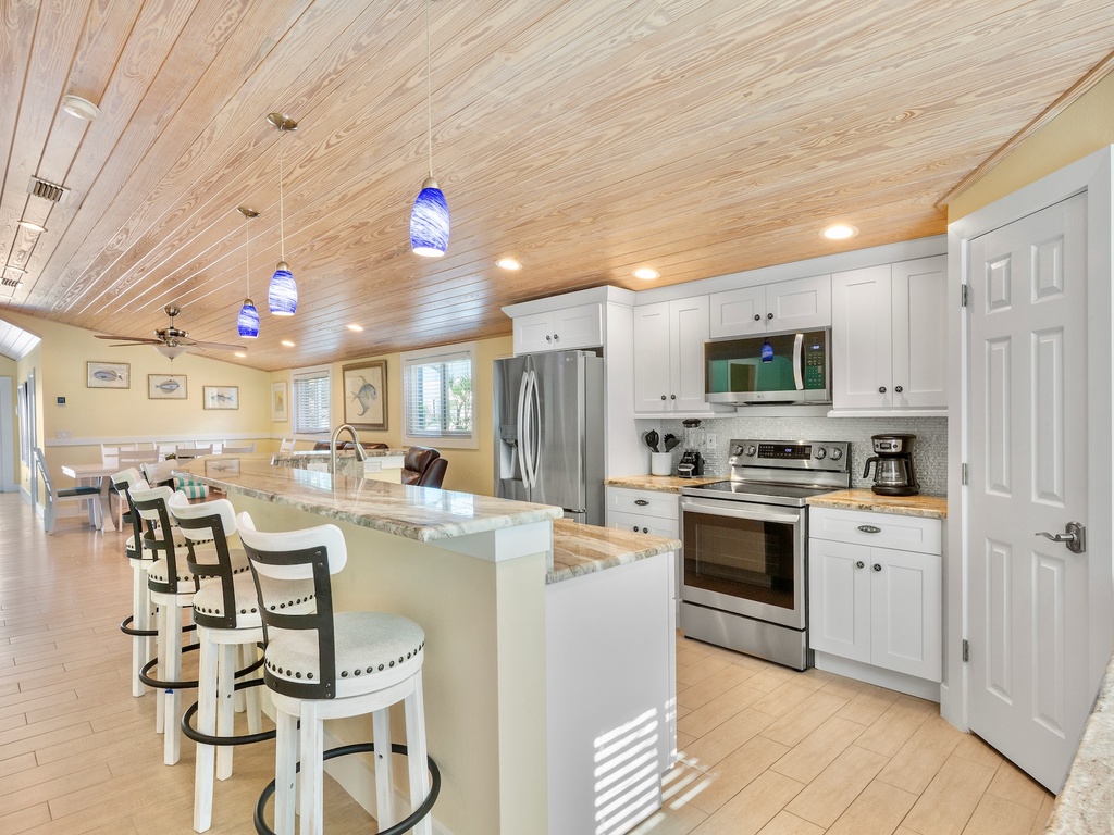 Stylish island for casual dining