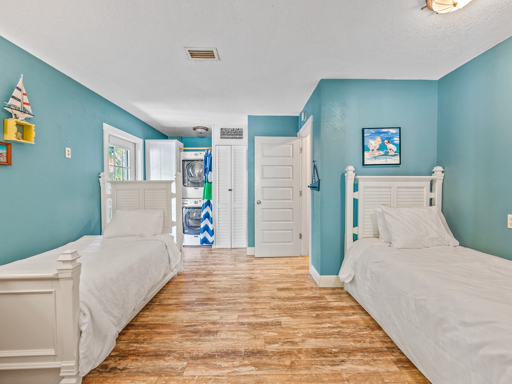 Third Bedroom, Two Twins