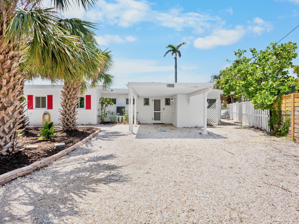 Bay Cottage by AMI Locals