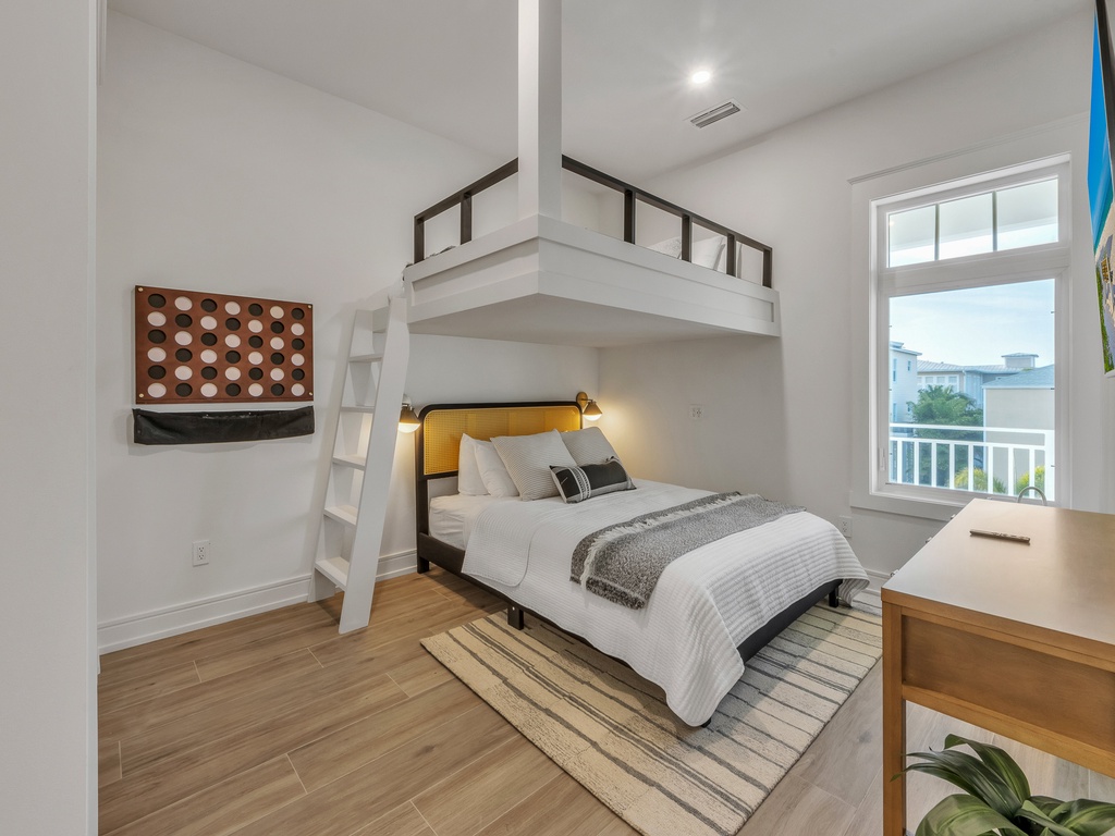 Seventh Bedroom - Queen/Queen Bunk