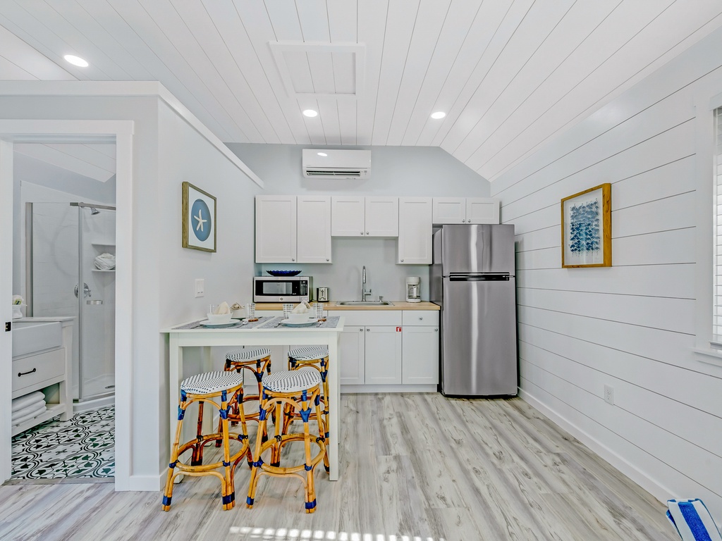 Casita - Kitchen and Dining