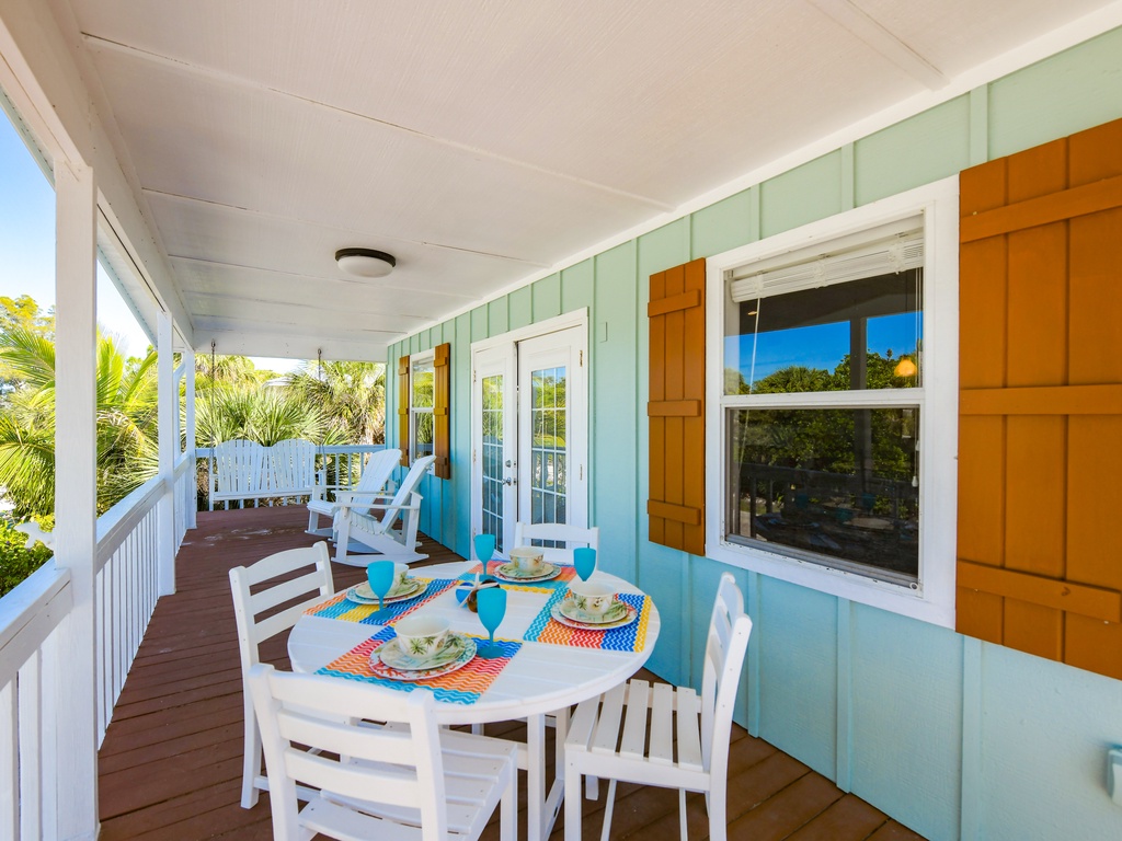 Main Floor Balcony - Dining Area