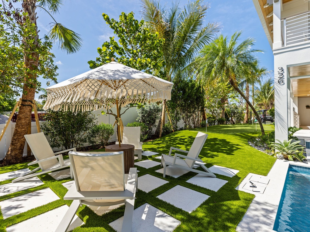 Poolside Dining Area