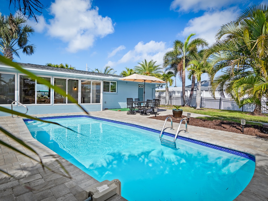 River House Retreat - AMI Locals