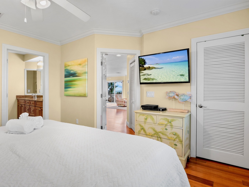 Second Bedroom (Second floor): King bed