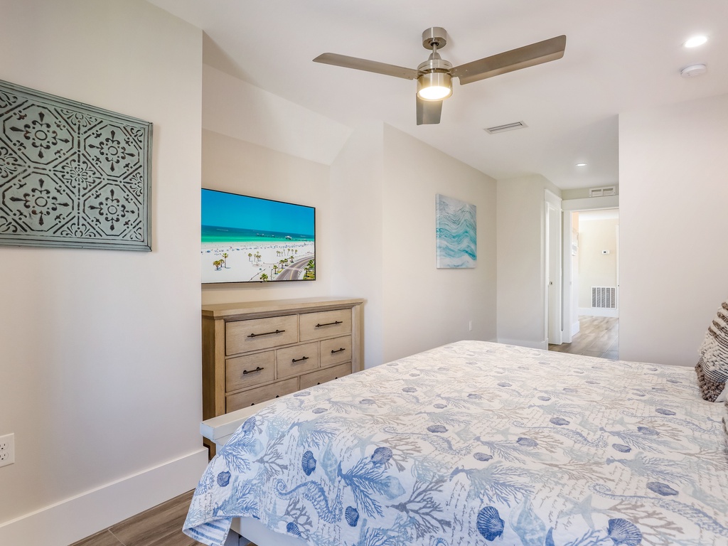 Additional Bedroom - King