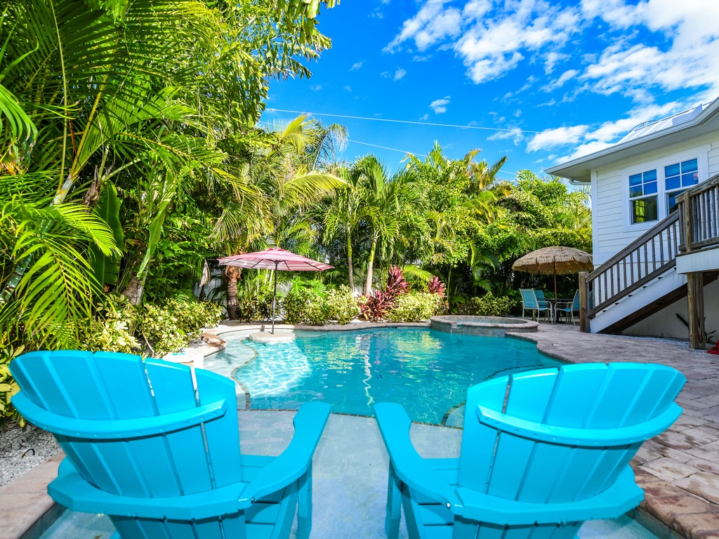 Private Pool Lounge Area